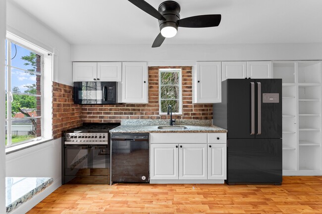 Building Photo - 947 Brintell St