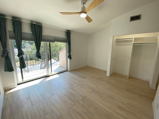 Building Photo - Alamo Heights Gem ~  2 / 2.5 Multi-Level C...