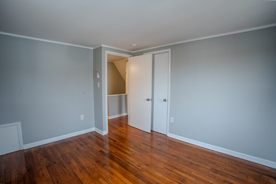 Building Photo - 152 Calvert St