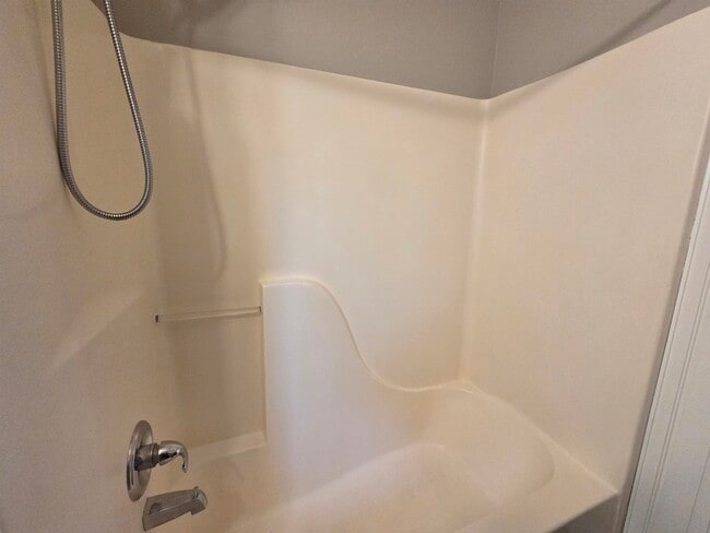 Building Photo - 3648 Faxon Ave