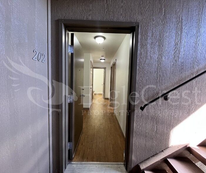 Building Photo - Two Bedroom, One and a Half Bathroom Unit