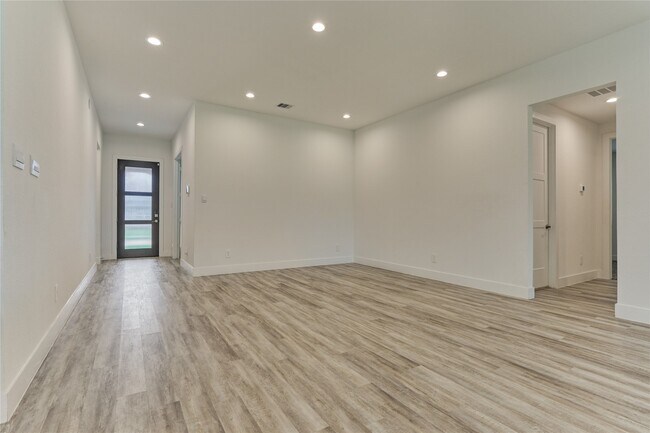 Building Photo - 14343 Red Ldg Trl