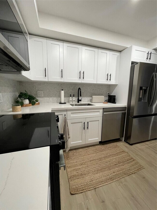 Building Photo - 400 Kings Point Dr