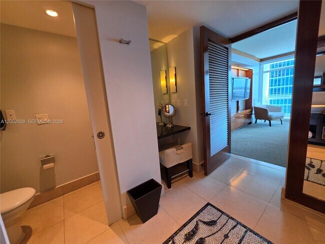 Building Photo - 6801 Collins Ave