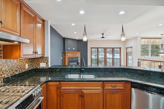 Building Photo - 934 W Huron St