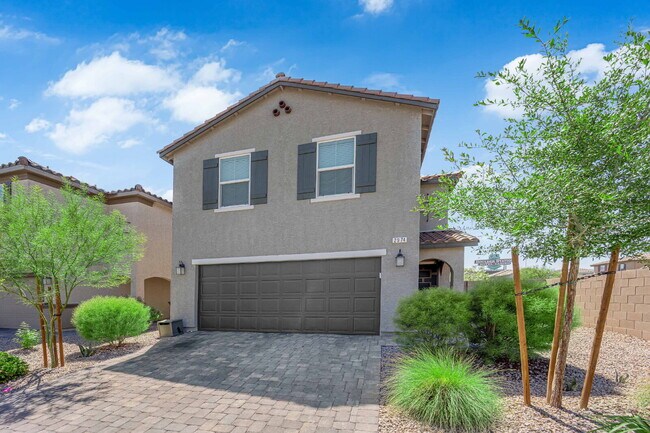 Building Photo - Don't miss out on this beautiful three-bed...