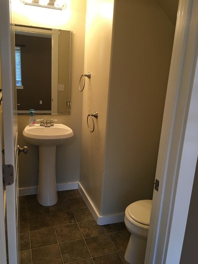 Building Photo - Perfect 4 bed 2.5 ba home in the desirable...