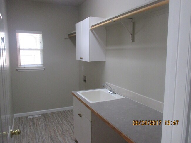 Building Photo - 4 Bedroom Home in Hobble Creek!