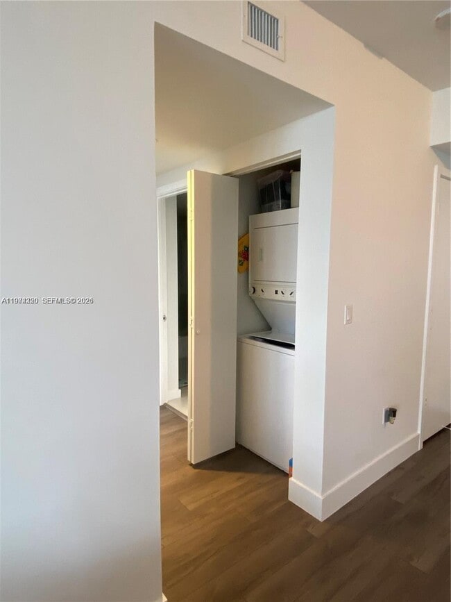 Building Photo - 1010 SW 2nd Ave