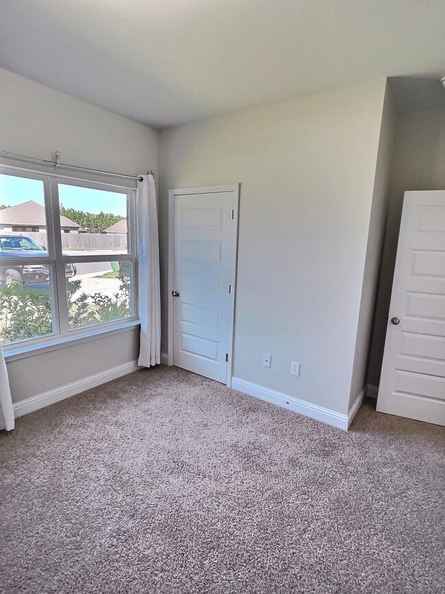 Building Photo - Beautiful 4-Bedroom, 2-Bath Home in Ocean ...