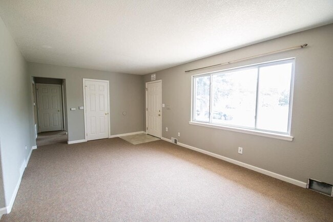 Building Photo - 2887 Moorhead Ave