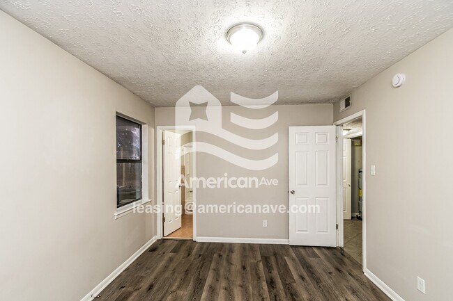 Building Photo - 3536 Torbay Dr