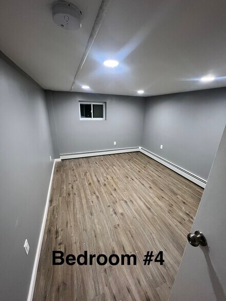 Building Photo - 436 Brook St