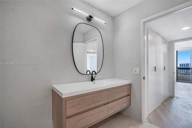 Building Photo - 19101 NE 36th Pl