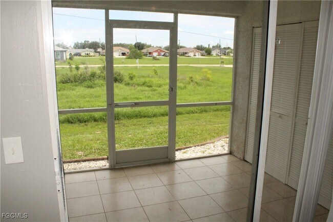 Building Photo - 703 SE 8th Terrace