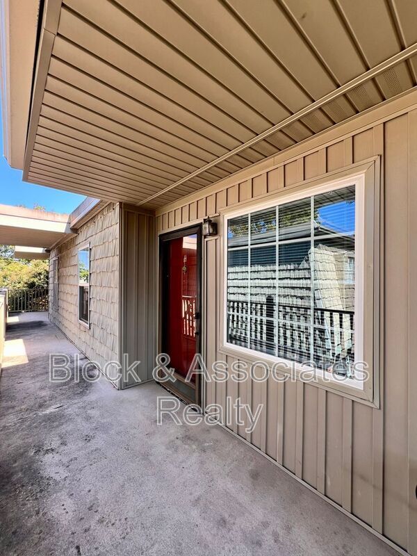 Building Photo - 3816 Country Club Rd