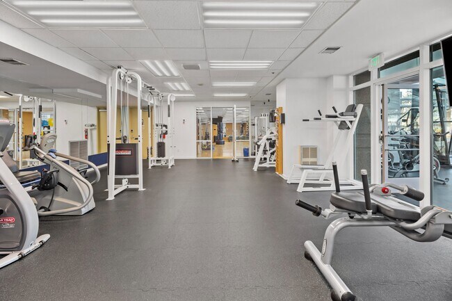 Building Photo - 100 Harborview Dr