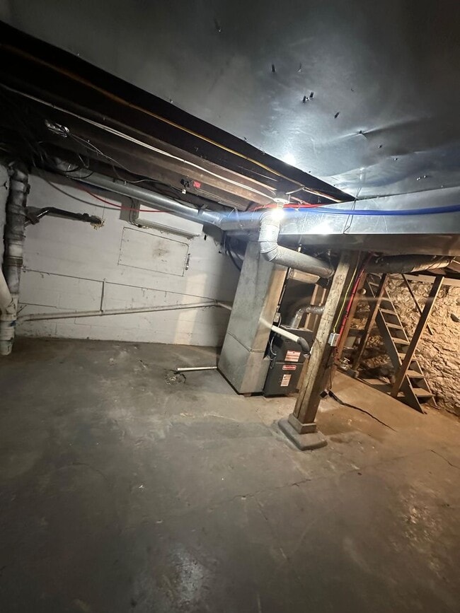 Building Photo - 3 bedroom 1 bath