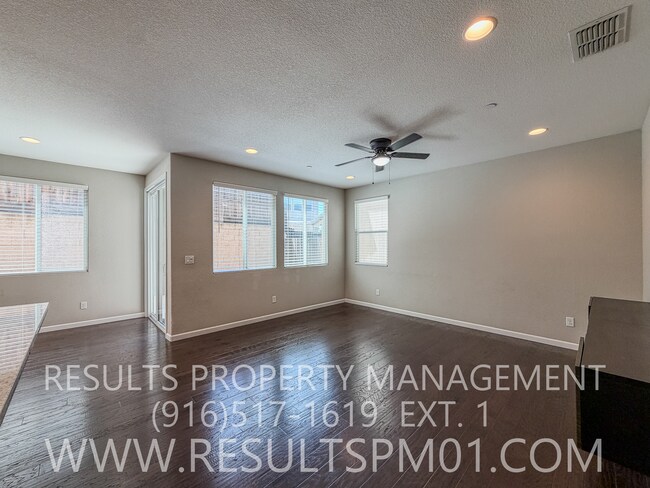 Building Photo - 1041 Bridlewood Dr