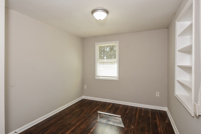 Building Photo - Fantastic 4bd/2ba home! Coming soon!