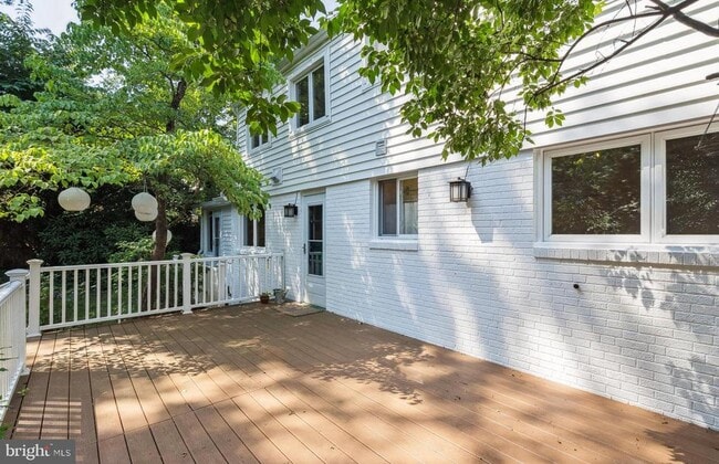Building Photo - 9311 Adelaide Dr