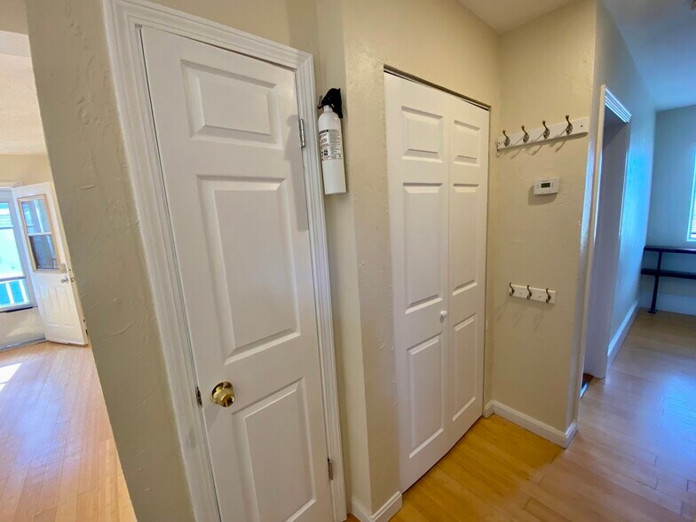 Building Photo - 9 Arthur Ter