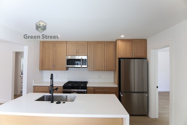 Building Photo - 6831 Amherst St