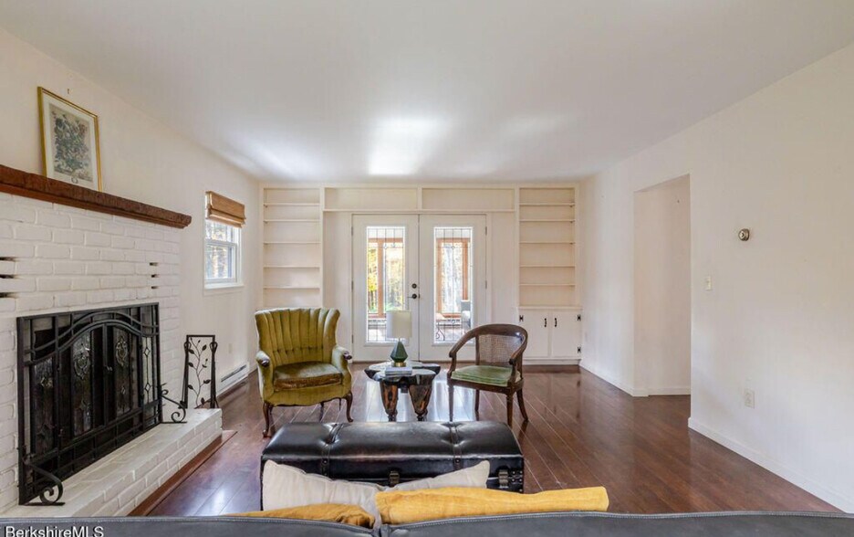 Building Photo - 230 Middle Rd