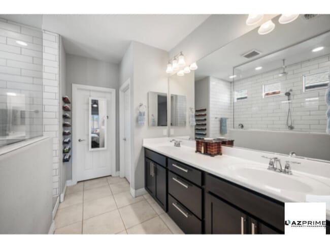 Building Photo - $2,075 OFF 1ST MONTH'S RENT WITH A 12-MONTH LEASE SIGNED BEFORE JAN 1ST MOVE IN SPECIAL!  Live The U