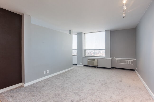 Building Photo - 1455 N Sandburg Terrace