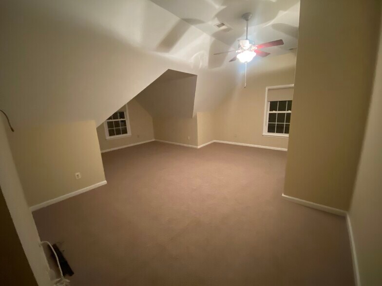 Building Photo - 4440 Pinehollow Ct