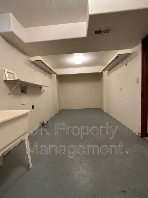 Building Photo - 319 Beth Dr