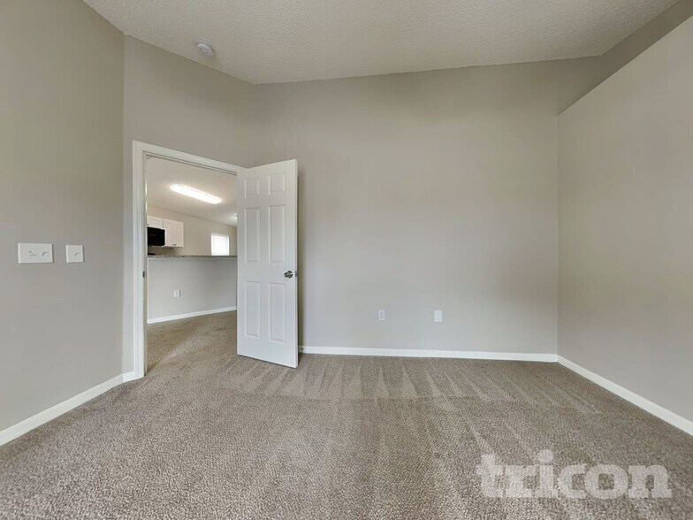 Building Photo - 4468 Woodley Creek Rd