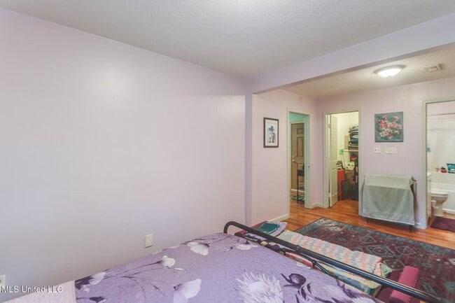 Building Photo - Long beach home now available for rent