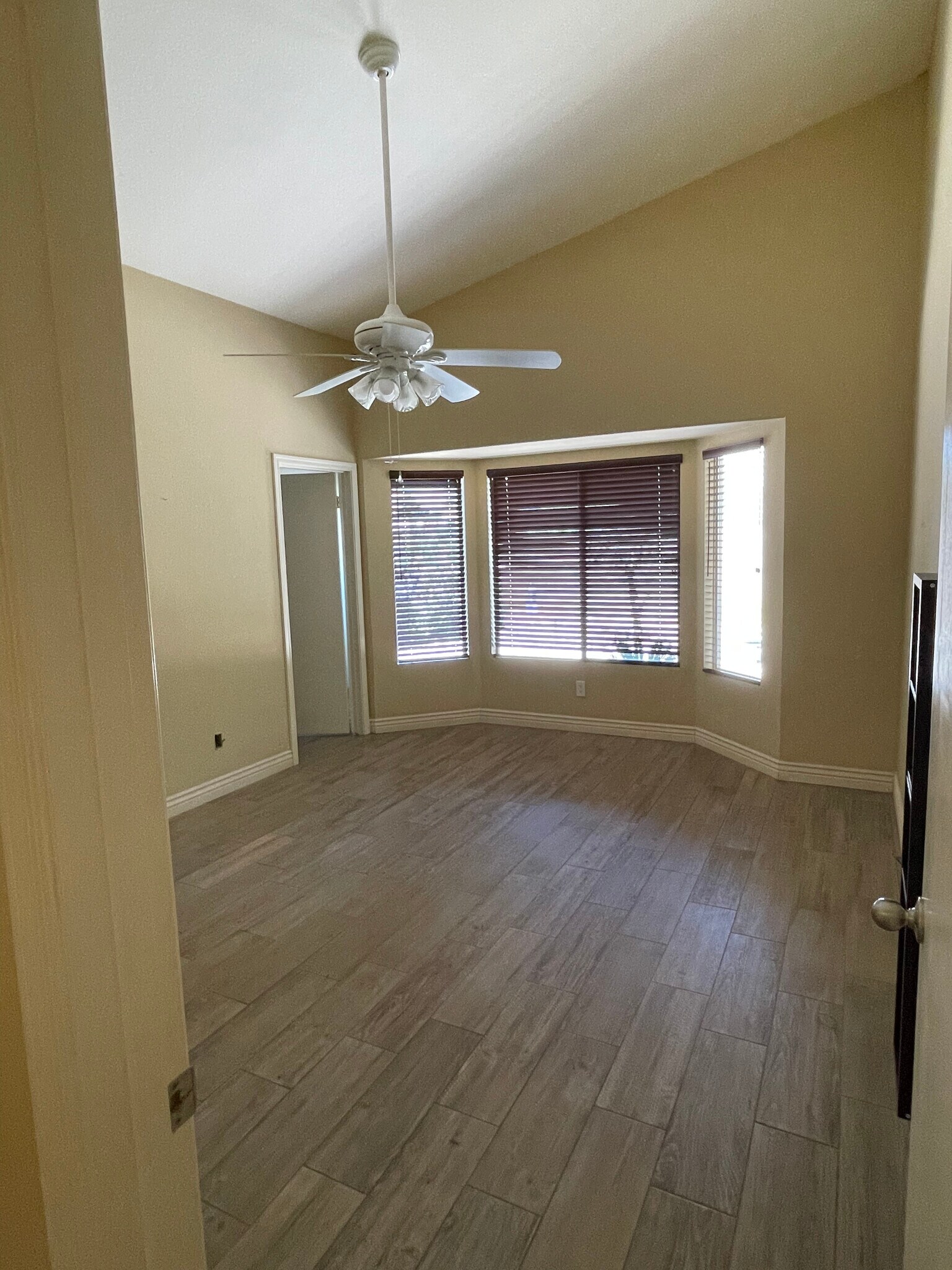 Primary suite - 1220 W Butler Dr