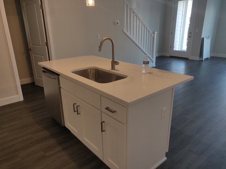 Kitchen island - 3893 SE 81st Ave