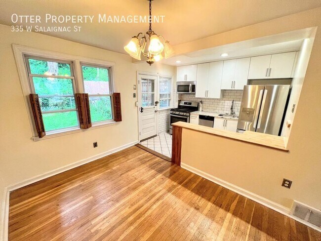 Building Photo - 335 Salaignac St