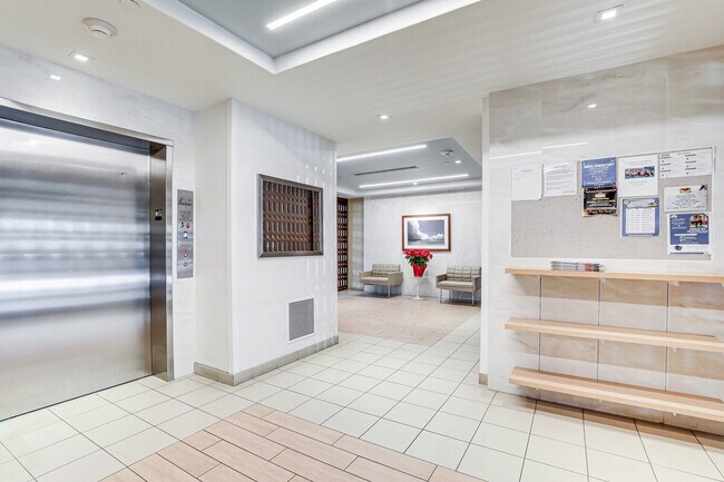 Building Photo - 1109 Gulf of Mexico Dr