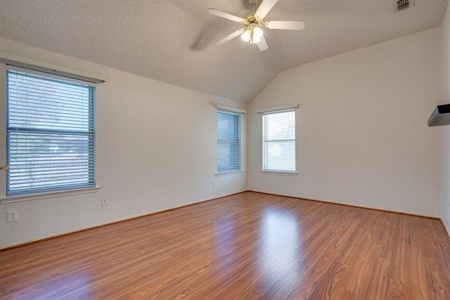 Building Photo - 2701 Chatsworth Dr