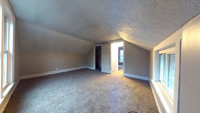 Building Photo - Galion City Schools, 3 Bedroom/2 Bath House!