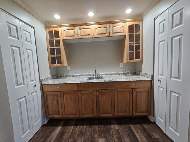 Building Photo - Private 4 Bedroom Home on 0.75 Acres with Great Room Fireplace, Wet Bar & 3-Season Room, 2 Car At...