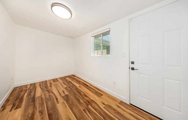 Building Photo - Large, Gorgeous Single Story Pool Home