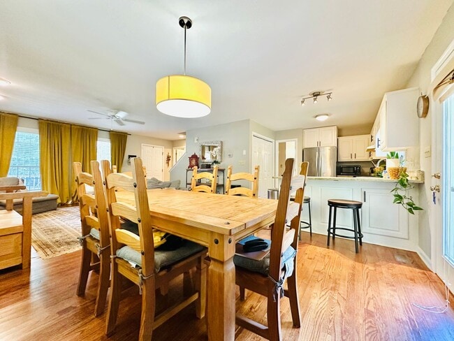 Building Photo - Charming Country Cottage Only 23 Mins from...