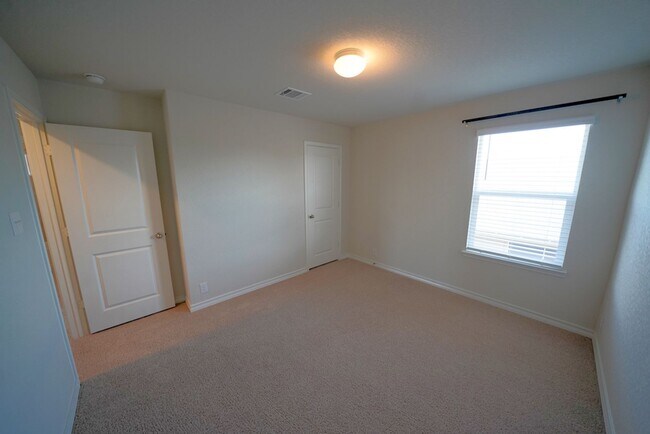 Building Photo - Like New Home in Red River Ranch (Cibolo) - Realtor Commission: $500