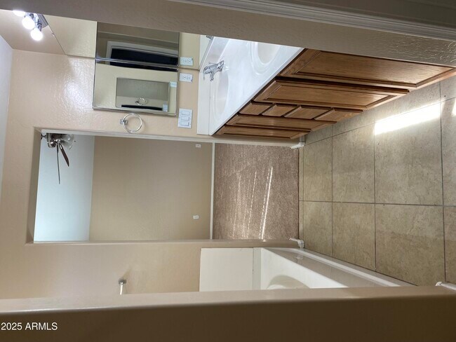 Building Photo - 1821 W Desert Mountain Dr