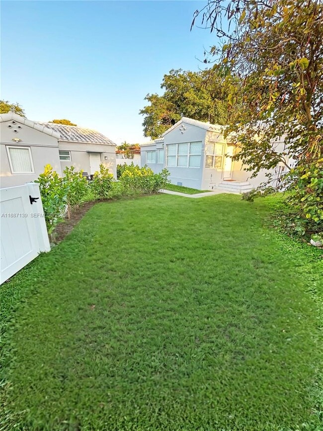 Building Photo - 1625 Hollywood Blvd