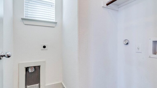 Building Photo - 2215 Capulet St