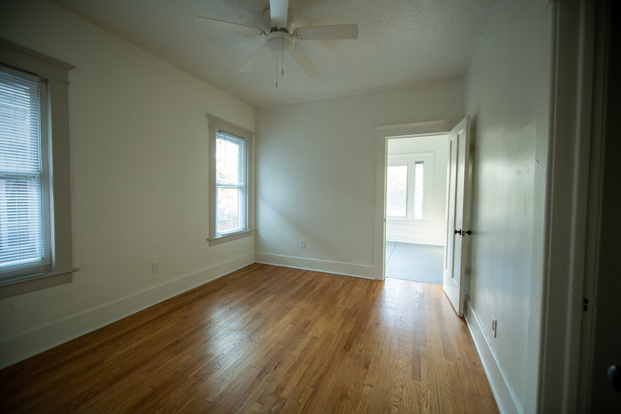 bedroom 2 (view 1) - 2046 Clairmount St