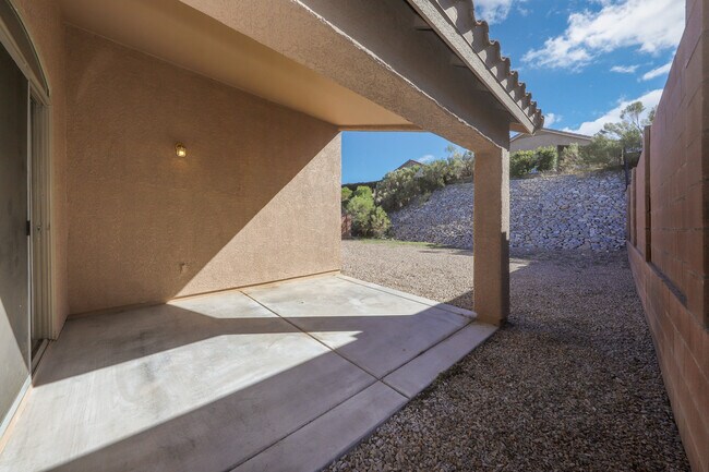 Building Photo - 10886 S Arrowhead Spring Dr