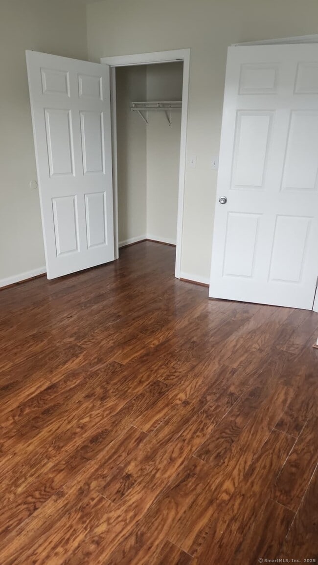 Building Photo - 283 Waterview Ave